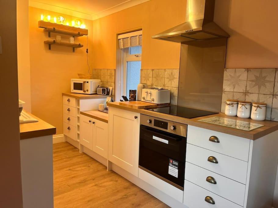 Blue Anchor House - Seaview, Hot Tub Apartments Extérieur photo