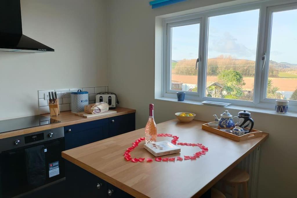 Blue Anchor House - Seaview, Hot Tub Apartments Extérieur photo